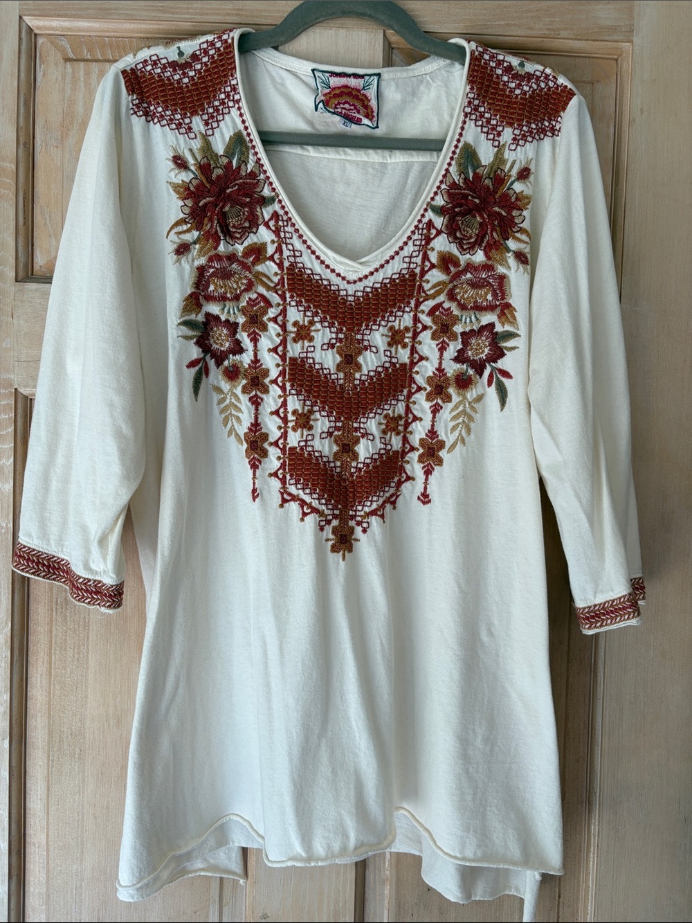 Johnny Was Embroidered V-Neck Cream 100% Cotton Top with Rust Floral Accents XL